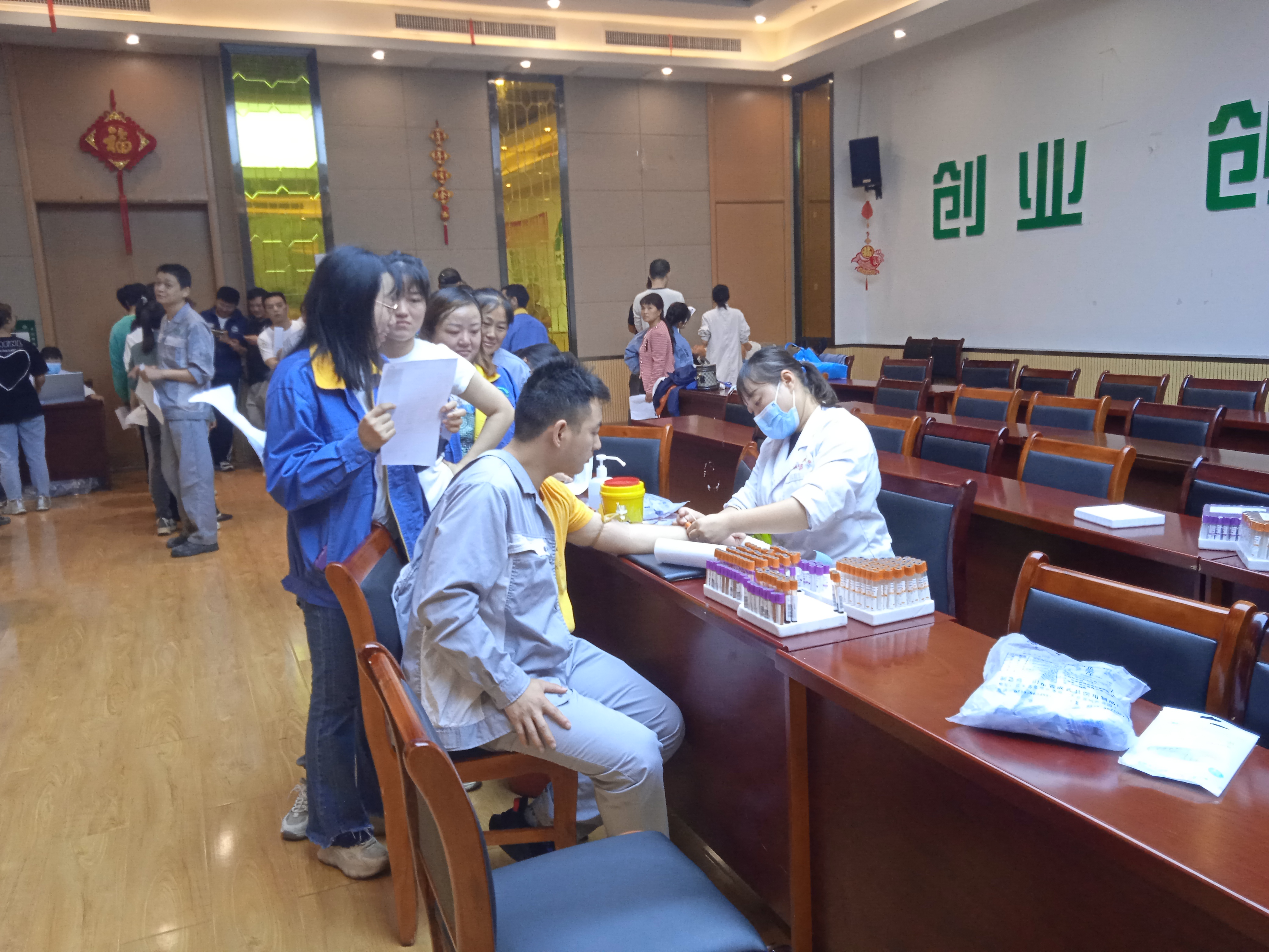 能礦錳業(yè)：為38名女工篩查“兩癌”、443名職工進(jìn)行職業(yè)健康體檢