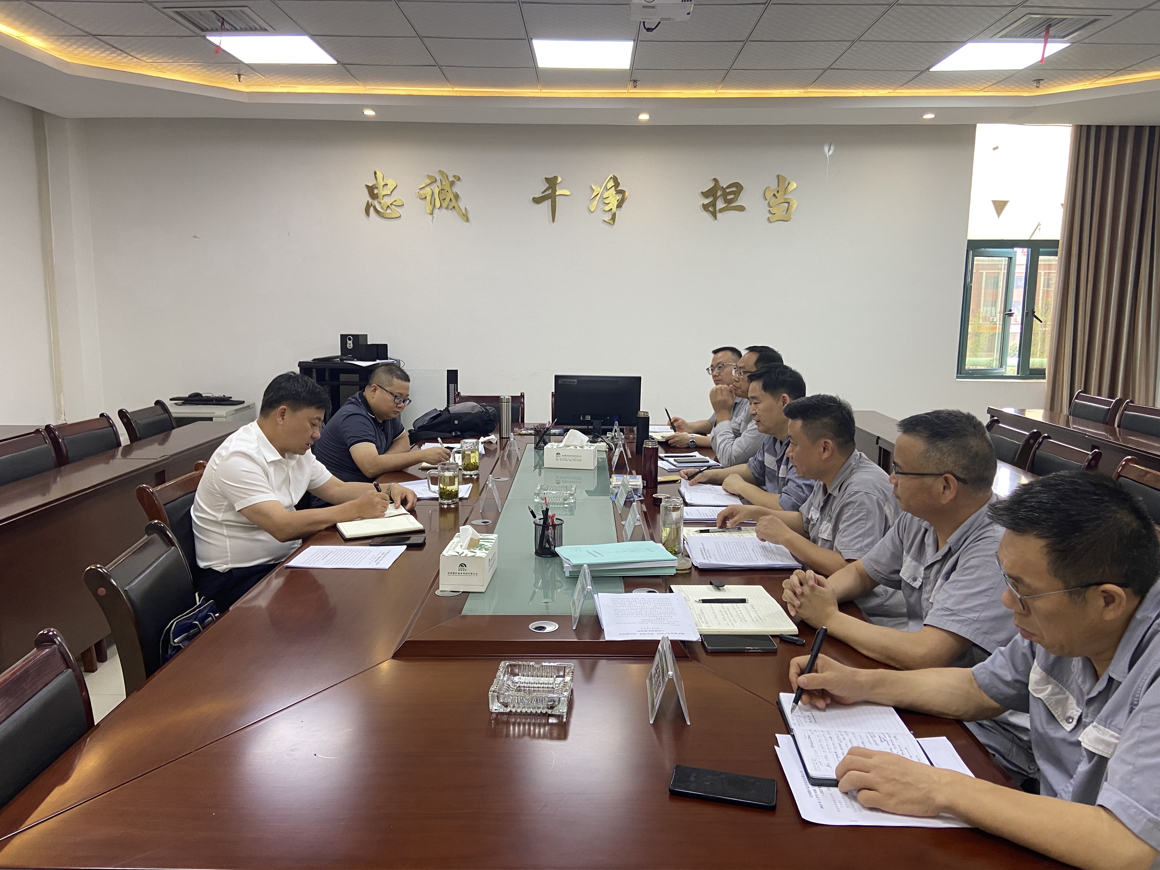 西南能礦集團黨委委員、副總經(jīng)理李凱到能礦錳業(yè)調(diào)研生產(chǎn)經(jīng)營、降本增效等工作
