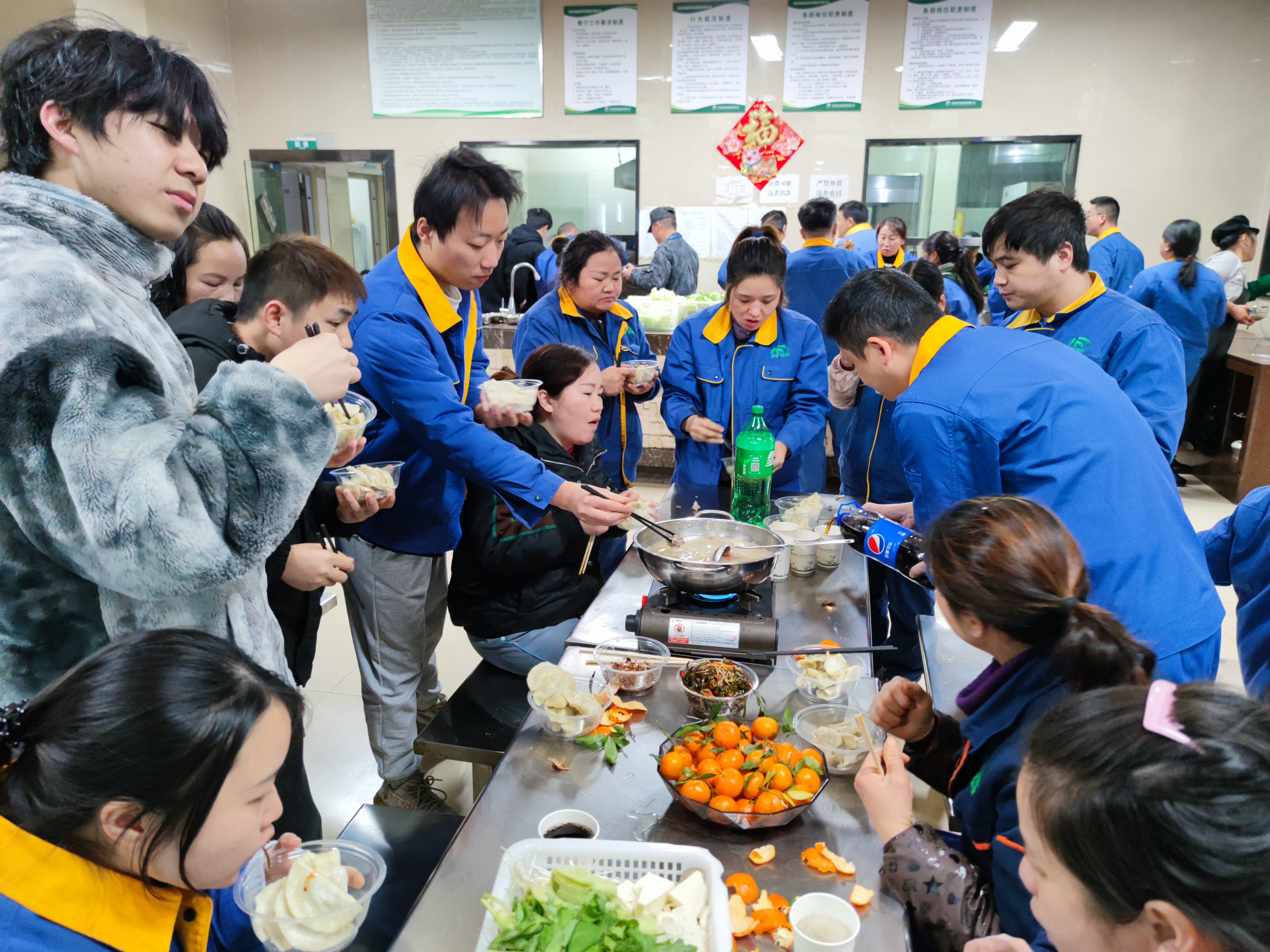 過冬至  人心暖——能礦錳業(yè)工會開展“包餃子、吃羊肉”民俗活動
