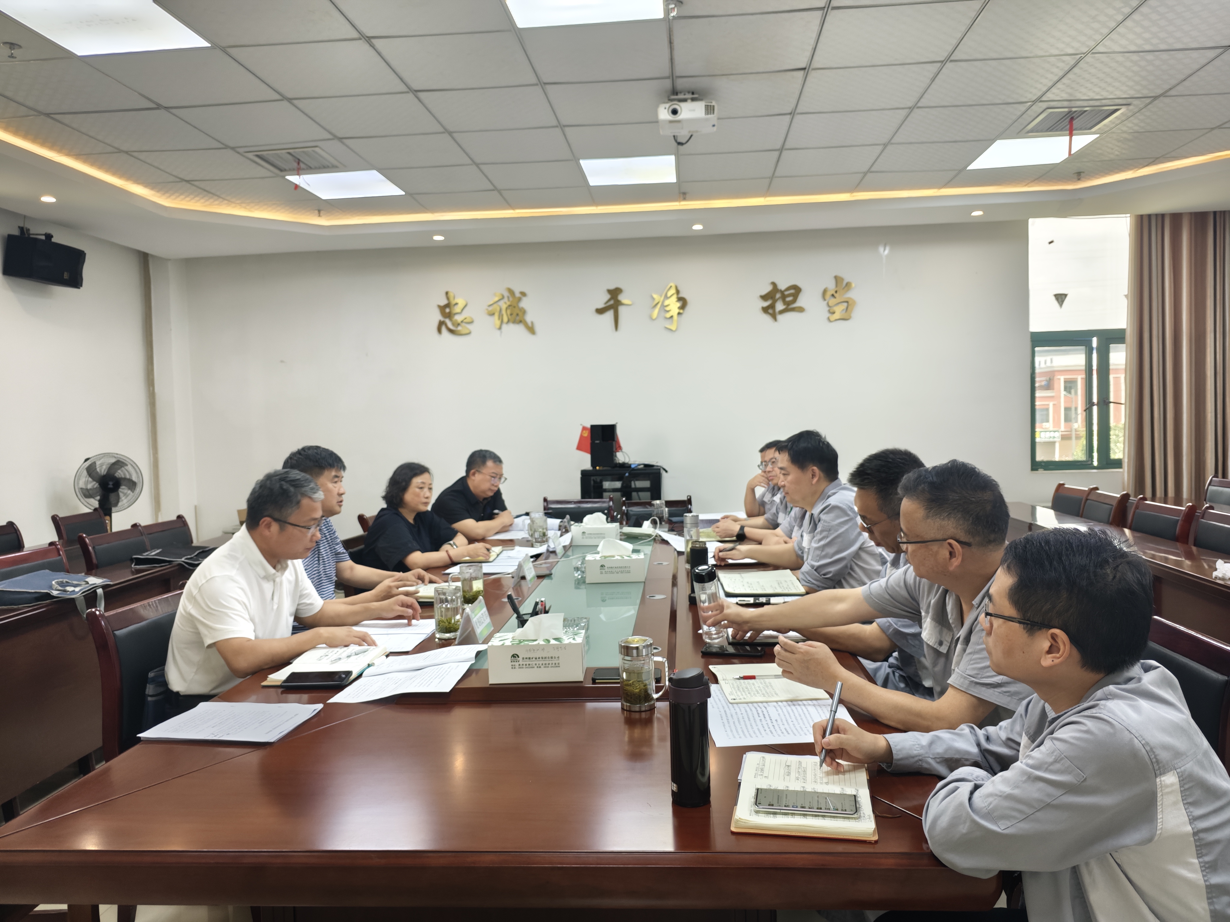 集團(tuán)黨委書(shū)記、董事長(zhǎng)、總經(jīng)理趙震海到能礦錳業(yè)調(diào)研生產(chǎn)經(jīng)營(yíng)、汛期安全等工作